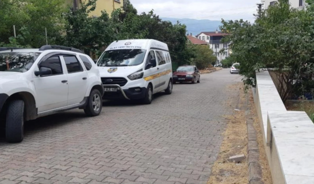 Sağlık çalışanı Burhan D. evinde ölü bulundu.
