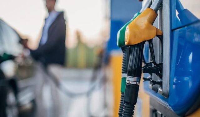 Gece yarısı tabela değişti, araç sahipleri dikkat (25 Ekim Cumartesi güncel akaryakıt fiyatları)