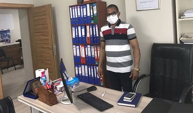 Gineli doktora sınırdışı tehdidi