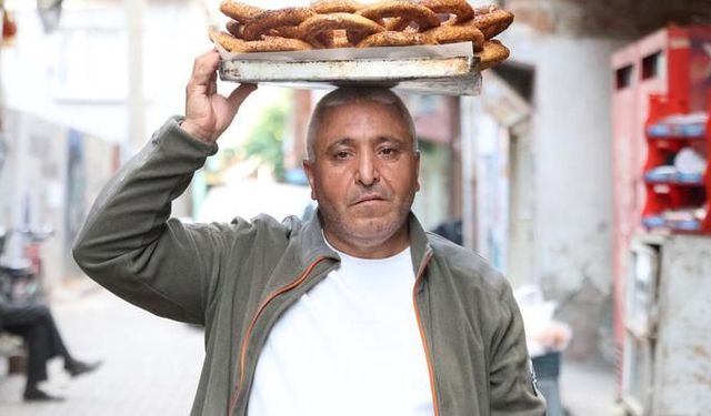 KPSS 2025/5:20 yıl simit sattı, 14 yıl KPSS'ye girdi, 49 yaşında atandı!