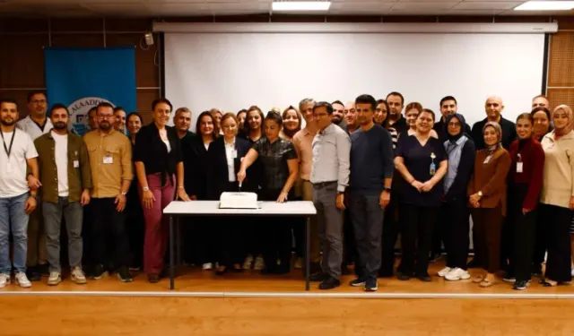 Tıbbi sekreterlere Başhekim Yılmaz'dan sürpriz kutlama