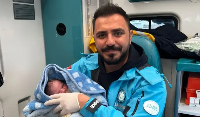 Ambulansta doğan bebeğe sağlık personelinin adı verildi