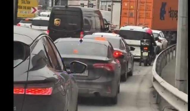 Çakarlı araca yol vermek zorunlu mu?