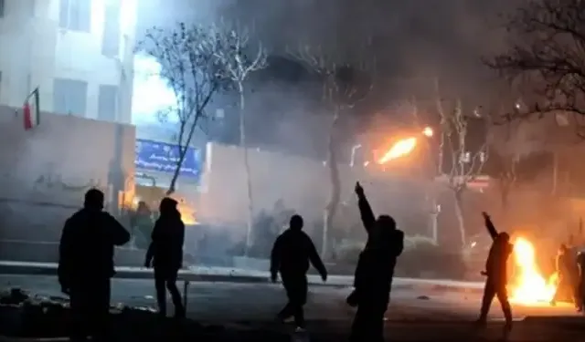 İran’da en az 35 doktor ve hemşire tutuklandı