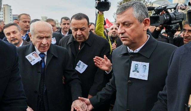 Bahçeli ile Özel el ele