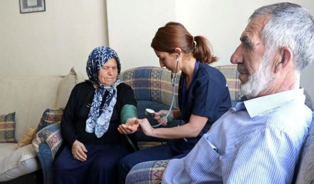 Yaşlanmanın iki kritik durağı belirlendi: 44 ve 60