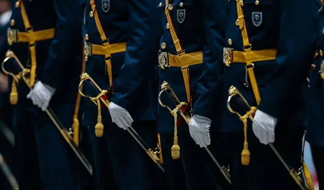 TSK'den atılmıştı: Bir teğmen daha görevine dönüyor