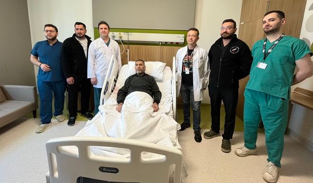 Karın Ağrısı ve Şişkinlik Şikayetiyle Hastaneye Gitti, 8 Kiloluk Böbreği Ameliyatla Alındı