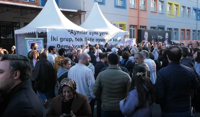 Video- İstanbul Tabip Odası seçiminde doktorlar arasında kavga çıktı