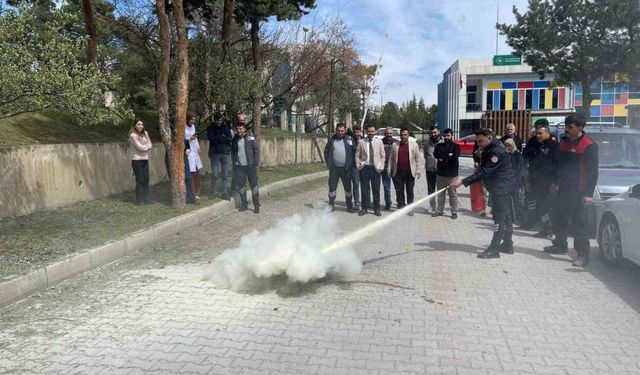 Sungurlu'da Hastane Personeline Uygulamalı Yangın Eğitimi: Can Güvenliği İçin Kritik Tatbikat