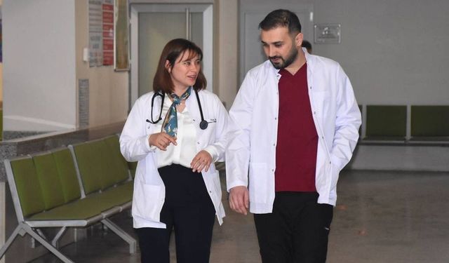 Tıp fakültesinde tanışan çift, aynı hastanede hastalara şifa dağıtıyor