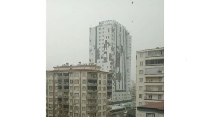 Fırtına Alarmı: Hastanenin  Dış Cephesi Parçalandı