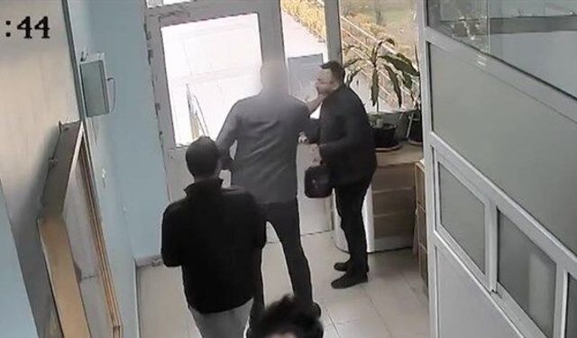 Ambulans Görevlisi Eşini Savunan Doktor Para Cezası Aldı