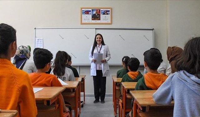 Okullarda Ruh Sağlığı Taraması Başlıyor: Erken Teşhis İçin Yeni Dönem Sağlık Bakanlığı, çocuk ve erg