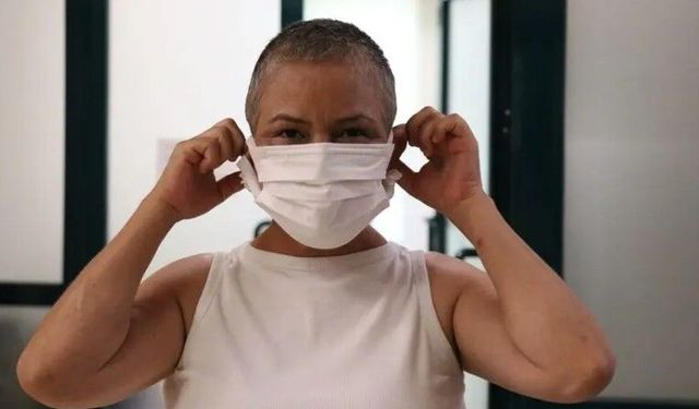27 Yıllık Hemşire Fatma Yıldız İkinci Kez Yakalandığı Kanseri Yenmek İçin Zamanla Mücadele Ediyor