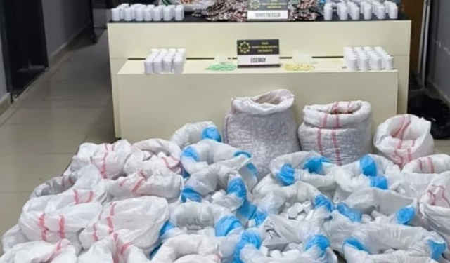 Dev Narkotik Operasyonu: Hastane Otoparkında Binlerce Sentetik Hap Ele Geçirildi