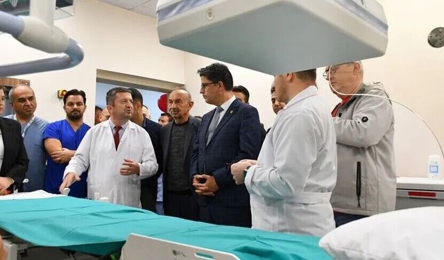 YÖK Üniversite Hastanelerinin Sağlık Başarılarını Duyurdu: Robotik Cerrahiden 8'li Çapraz Karaciğer Nakline