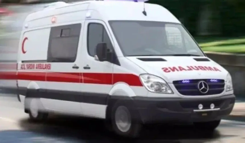 Ambulans otomobille çarpıştı: 1'i ağır 7 yaralı