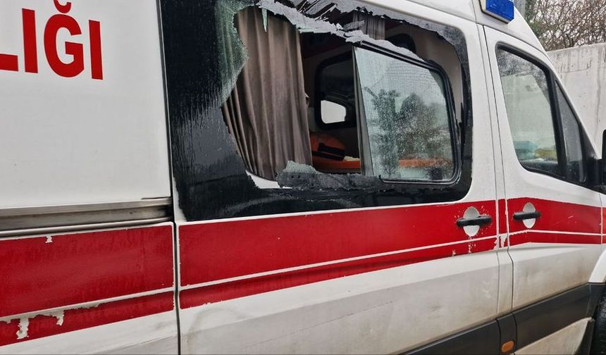 Ambulans Sapığı: 1 Yılda 73 Kez Ambulansa Saldırıp Camını Kırdı