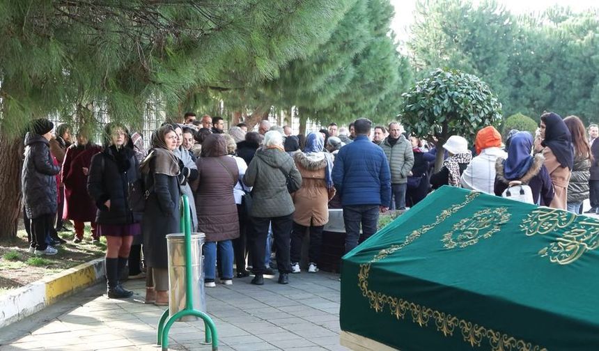 İntihar Eden Tutuklu Doktor Toprağa Verildi