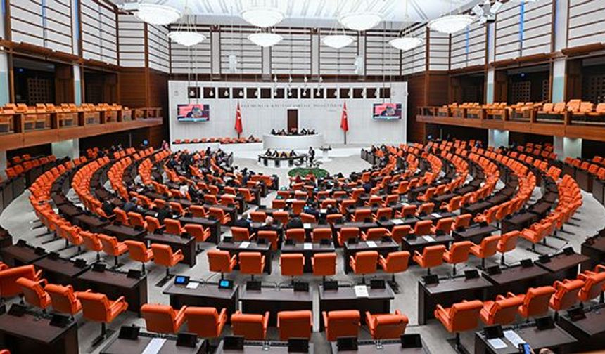 Kamu personeline ilişkin 30 maddelik teklifin 5 maddesi kanunlaştı