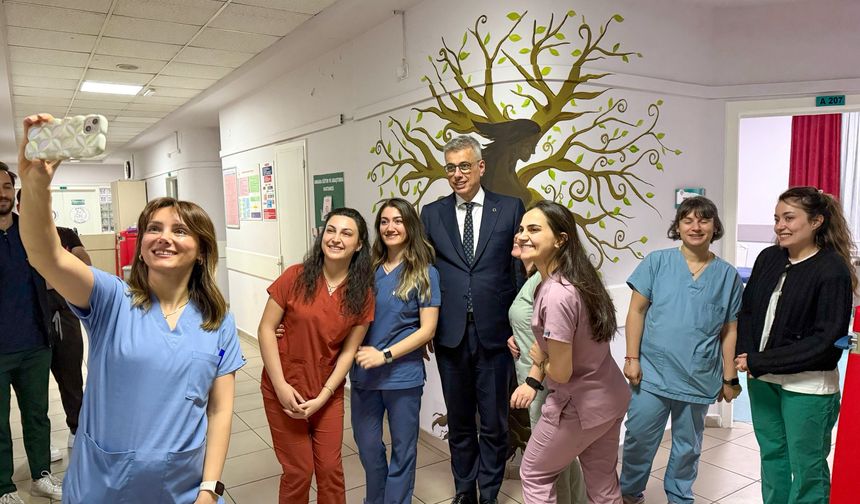 Sağlık Bakanı   Memişoğlu, ebeleri ziyaret etti.