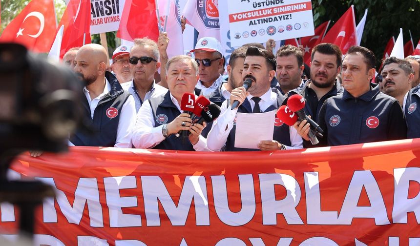 Memurlar Bakanlık Önünde Taş Kaynattı