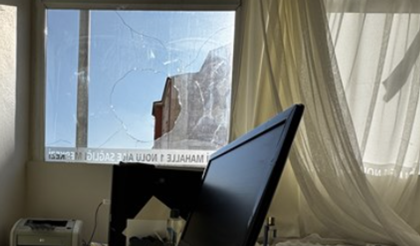 Aile Sağlığı Merkezi’ne taşlı ve tehdit mesajlı saldırı