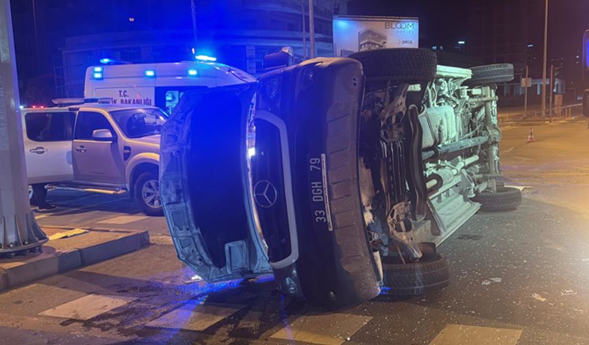 Ambulansla cipin karıştığı kazada 3'ü sağlık çalışanı 5 kişi yaralandı