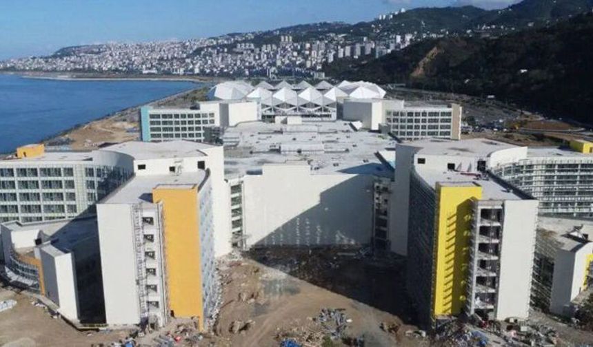 İddia: Trabzon Şehir Hastanesi’nin denize doğru kayıyor!
