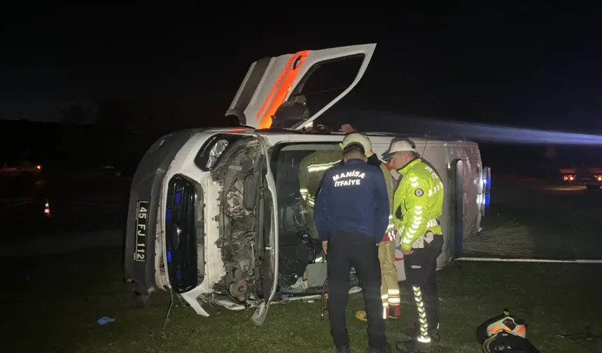 Ambulans Devrildi: 5 Yaralı