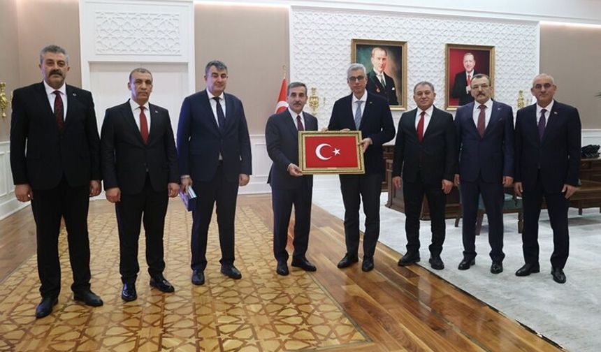 Yeniden Seçilen Türk Sağlık SEN Heyeti MEMİŞOĞLU'nu Zİyaret Etti