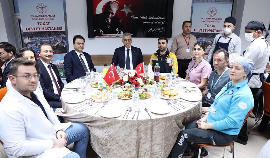 Sağlık Bakanı Memişoğlu Tokat'ta sağlık çalışanlarıyla iftar yaptı