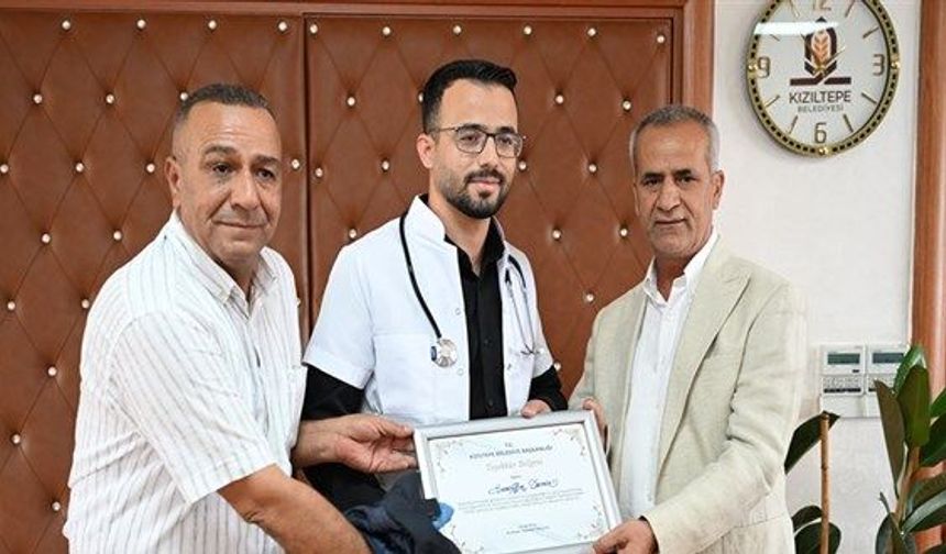 Zabıtaydı, tıp fakültesinden mezun olup Şemdinli'ye doktor olarak atandı