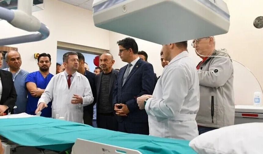 YÖK Üniversite Hastanelerinin Sağlık Başarılarını Duyurdu: Robotik Cerrahiden 8'li Çapraz Karaciğer Nakline