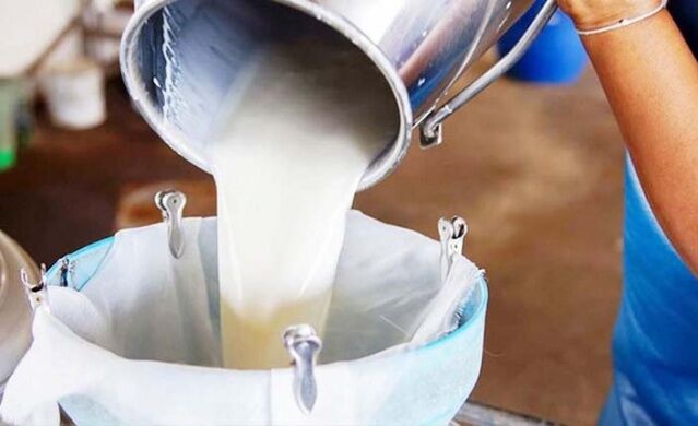 *"1 Nisan 2022 tarihinden itibaren nisan ayı sonuna kadar soğutulmuş çiğ süt tavsiye satış fiyatı (çiğ süt destek primi hariç) 5,70 TL/Litre olarak oy çokluğu ile belirlenmiştir."