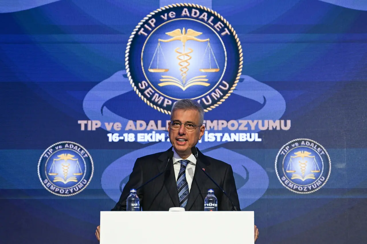 Bakan MEMİŞOĞLU Tıp ve Adalet Sempozyumunda Kanuştu