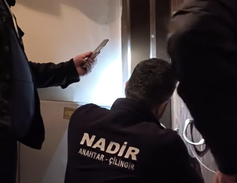 Telefonlara Cevap Vermedi, Kapı Açılmadı: Genç Hemşire İçin Ekipler Harekete Geçti